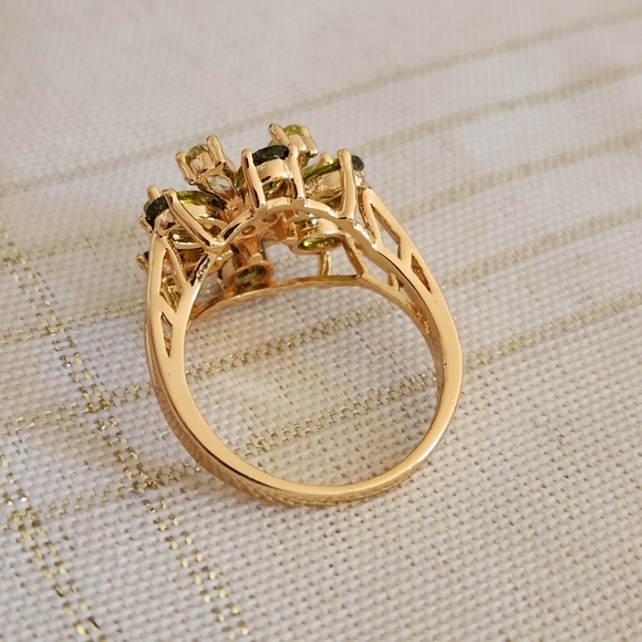 New 18K Gold Plated Peridot Diamond Flower Ring for Womenn - Picture 8 of 13
